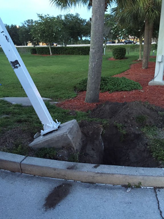Sign Pole Lighting Repair Sign Pole Lighting, Installation and Maintenance Services in Florida